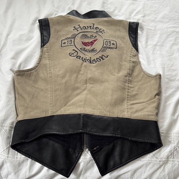 Harley-Davidson Beige Vest with Black and Burgundy Accents - Picture 4 of 5